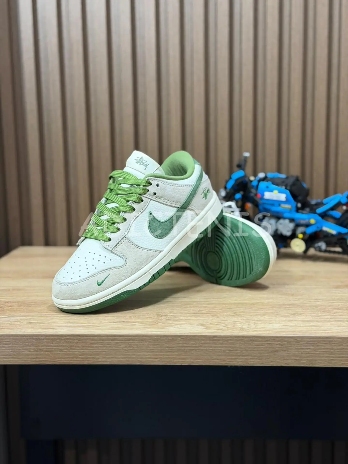 Nike SB Dunk Low x Stüssy 3