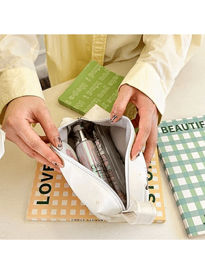 Estuche Capibara Kawaii