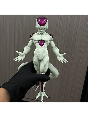 Figura Coleccionable realista Freezer c/Base Namekusein 27cm