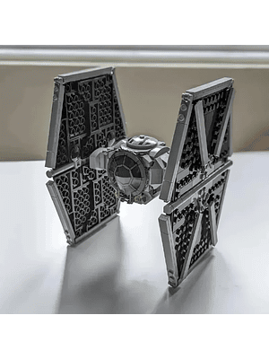 🛸 Caza TIE Imperial – Modelo Armable de Colección