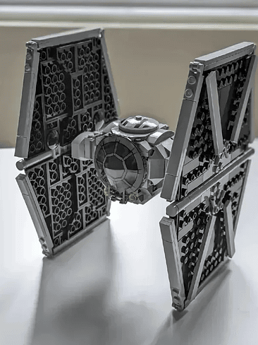 🛸 Caza TIE Imperial – Modelo Armable de Colección 1