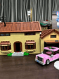 🏠Casa a escala Los Simpson 2527 Piezas Incluye  Vehiculo y articulos varios del set - Miniatura 5
