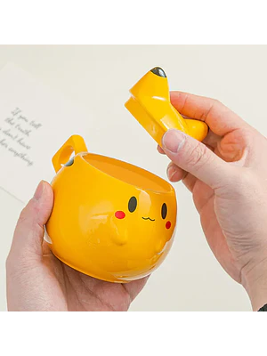 ⚡ ¡TAZÓN MUG DE CERÁMICA PREMIUM PIKACHU CON TAPA REMOVIBLE DE OREJAS! 🐹💛