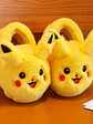 🐾 ¡PISADAS LLENAS DE MAGIA! PANTUFLAS DE PELUCHE ULTRA SUAVES DE PIKACHU Y CINNAMOROLL 🐾 - Miniatura 3