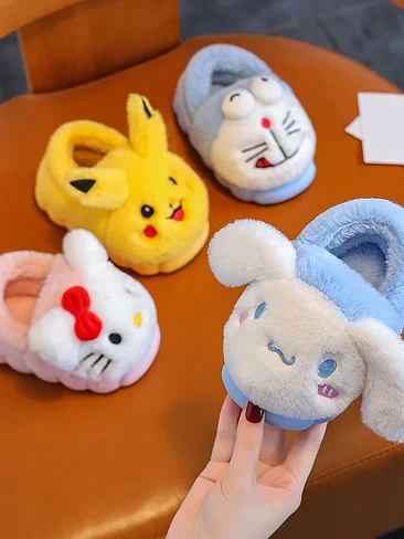 🐾 ¡PISADAS LLENAS DE MAGIA! PANTUFLAS DE PELUCHE ULTRA SUAVES DE PIKACHU Y CINNAMOROLL 🐾 6