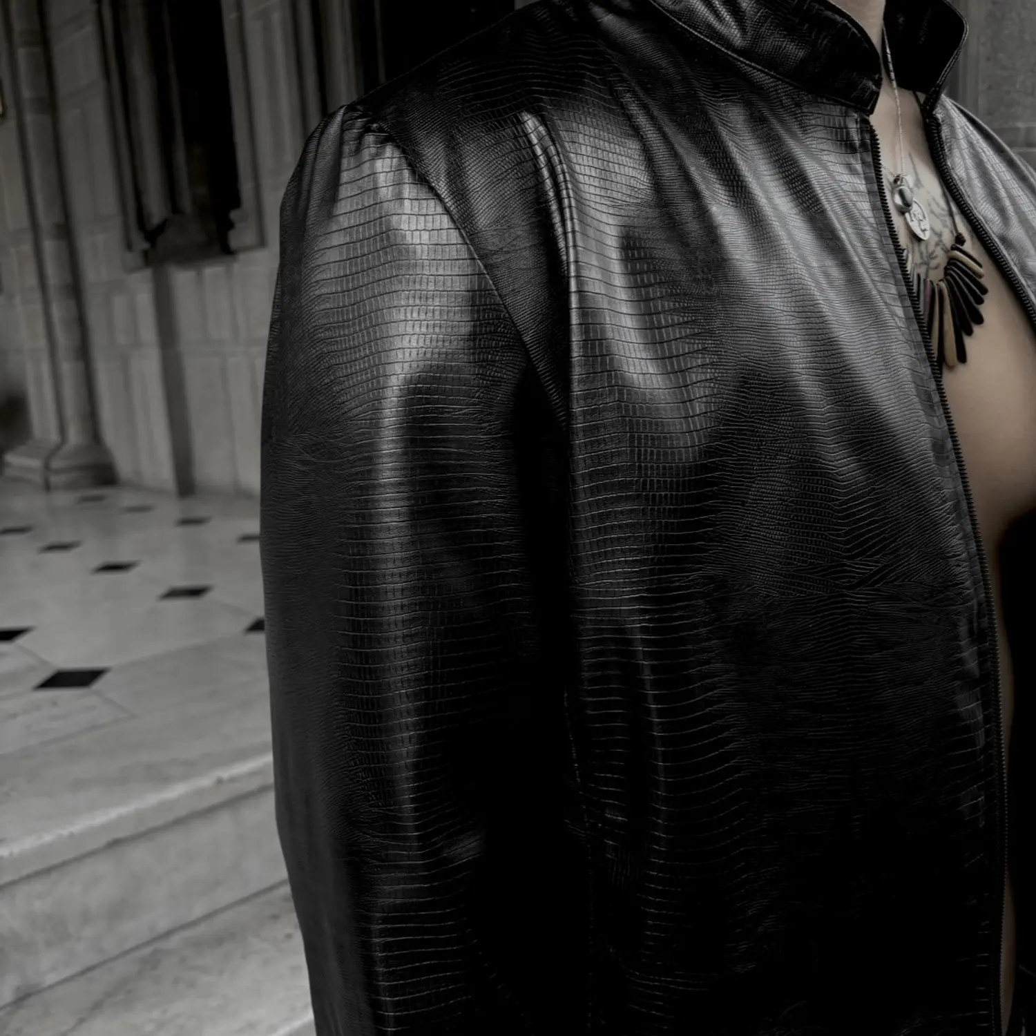 CROCODILE SMOKE JACKET. 3