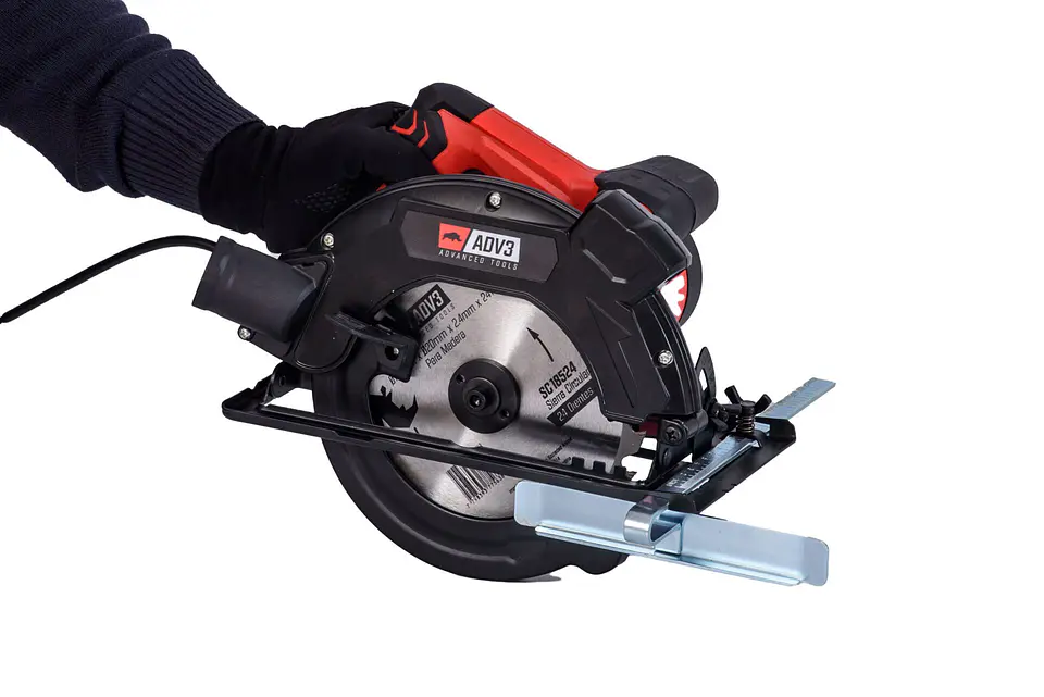 SIERRA CIRCULAR ELÉCTRICA DE 1500 W CON GUÍA LÁSER 2