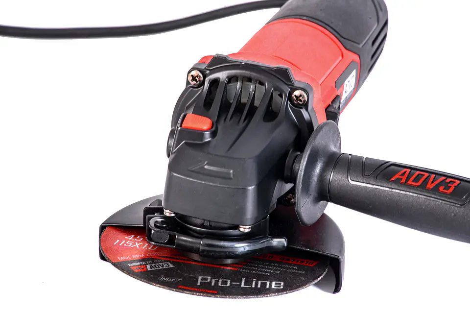 AMOLADORA ANGULAR DE 950 W 1