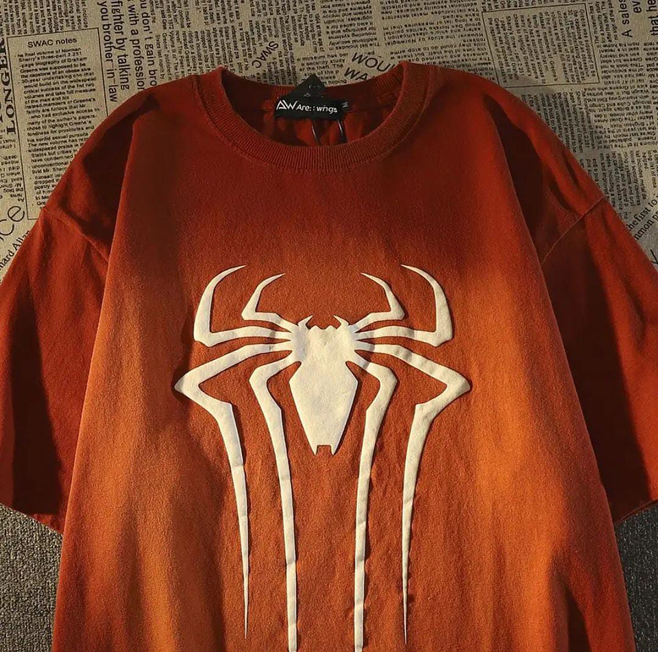 Polera Arácnida 4
