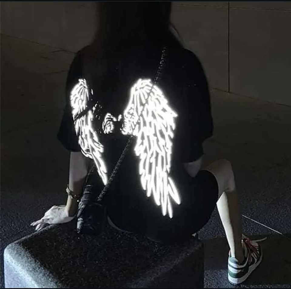 Polera alas brilla en la oscuridad 1