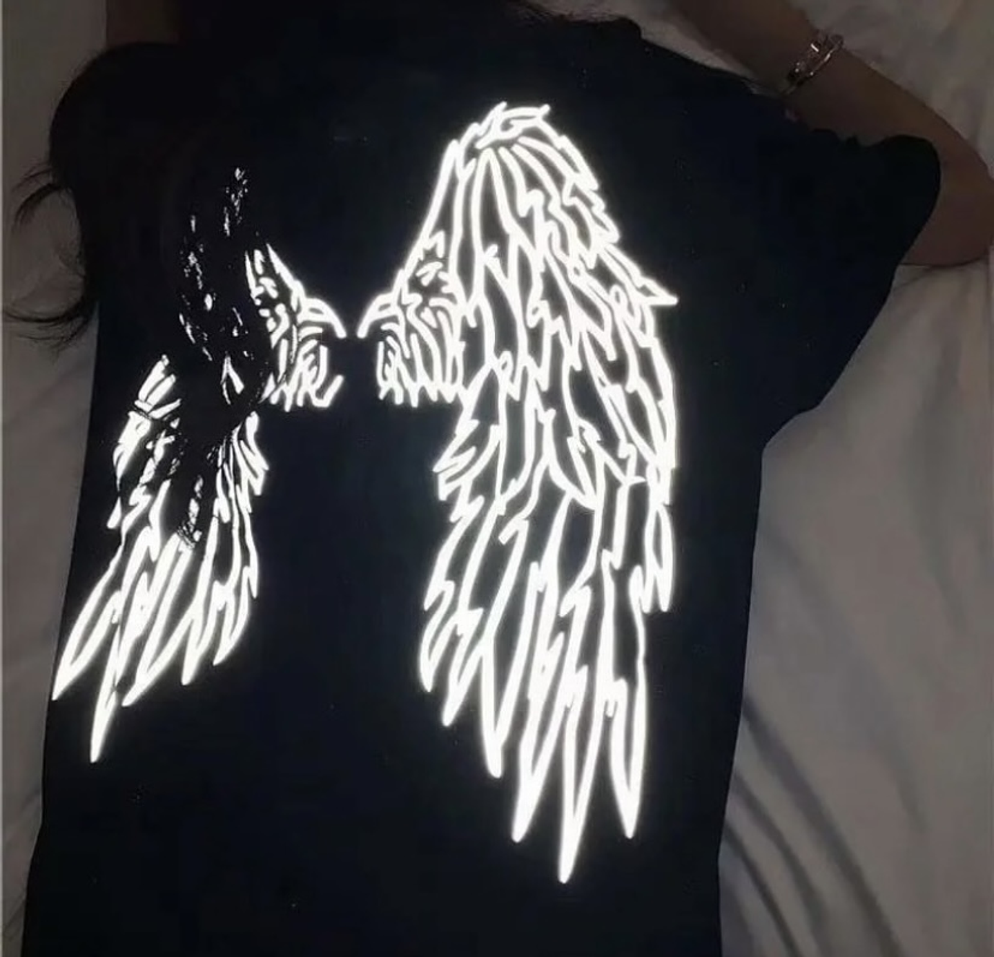 Polera alas brilla en la oscuridad 4