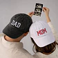 Pack Jockey Bordado Mom & Dad – Gorros Personalizados para Pareja (Premium) - Miniatura 3