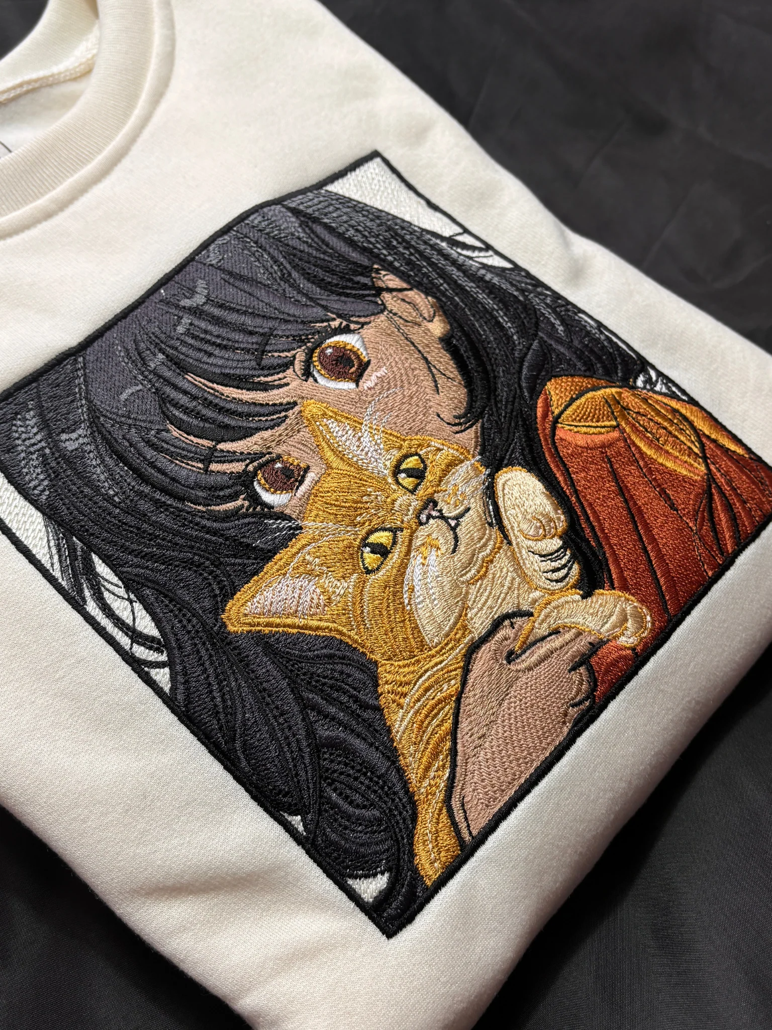 Crewneck Bordado Anime Girl con Gato – Cottagecore Aesthetic | Ziza Brand 1