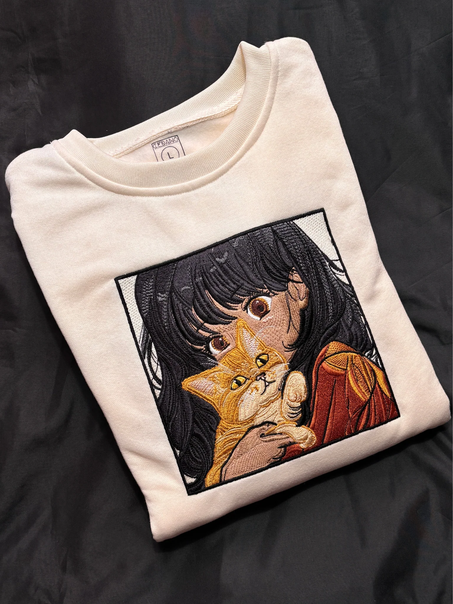 Crewneck Bordado Anime Girl con Gato – Cottagecore Aesthetic | Ziza Brand 2