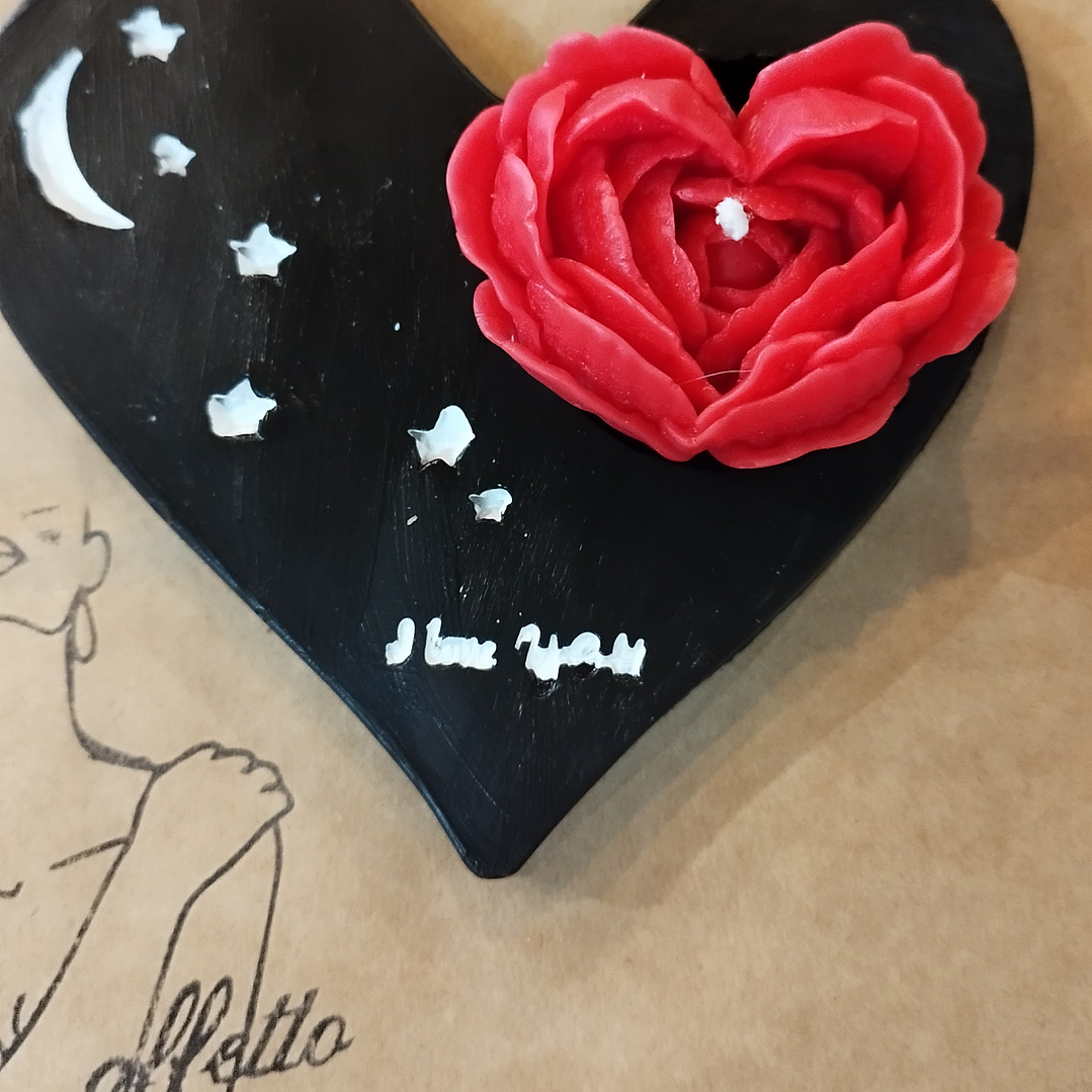 Vela rosa em forma de coração 3