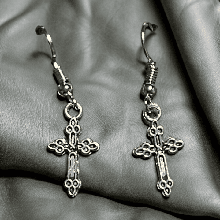 Brincos cruz em metal 1