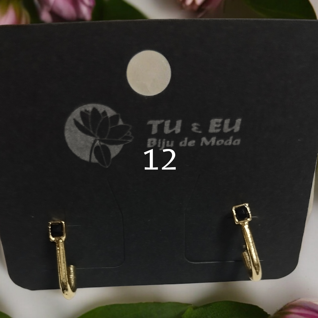 Brincos com preto e dourado 1