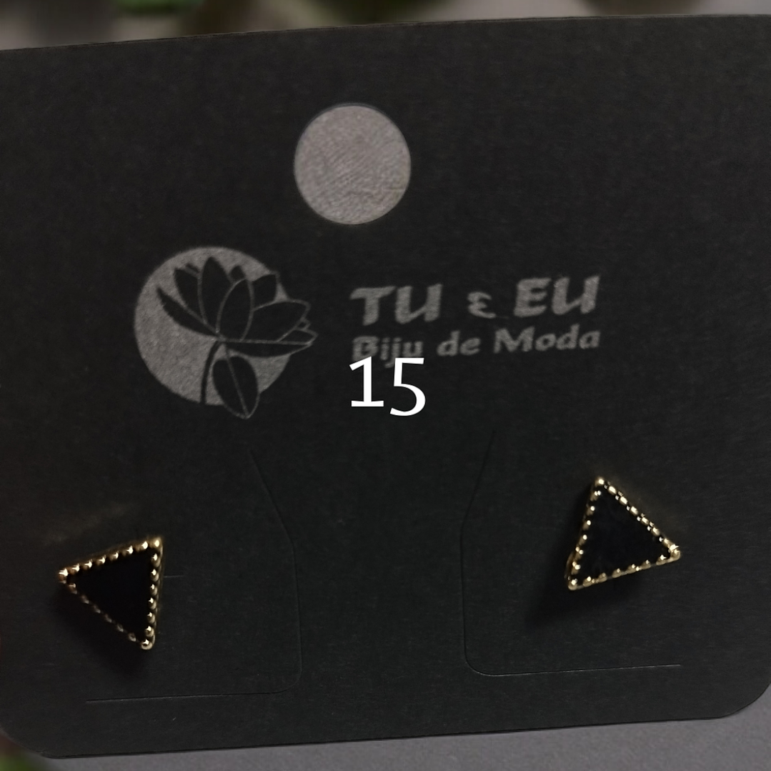 Brincos triângulos pretos com dourado  1