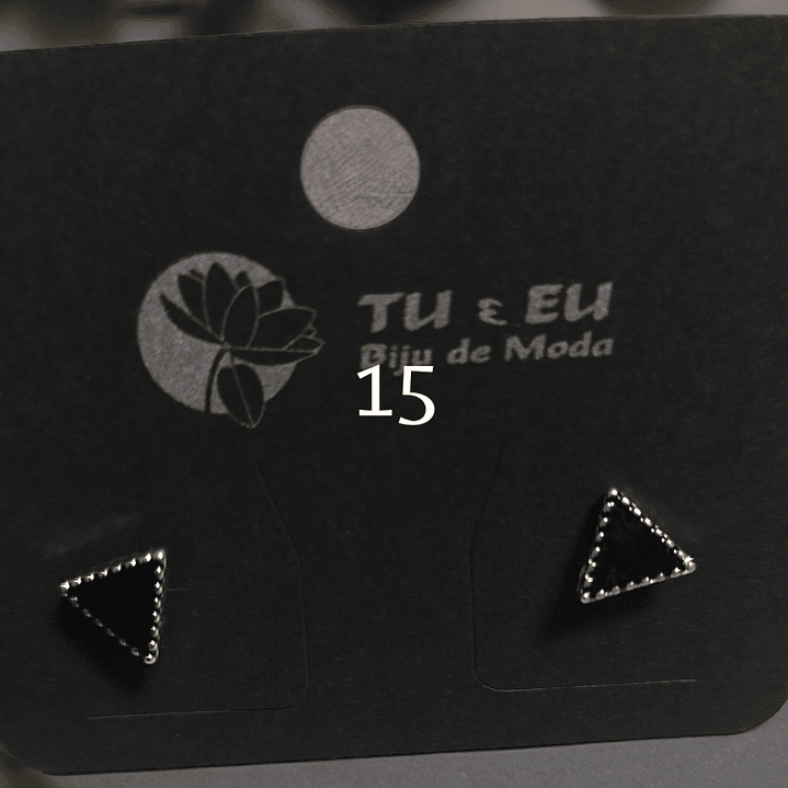 Brincos triângulos pretos com dourado  1