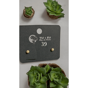 Bolinhas pequeninas douradas