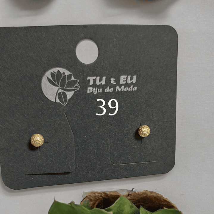 Bolinhas pequeninas douradas 1