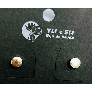 Brinco liso redondo dourado