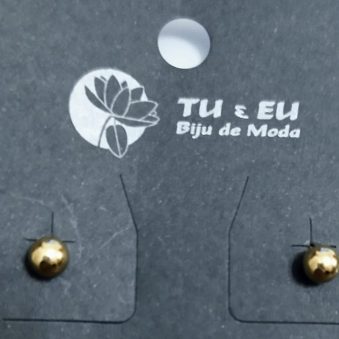 Brincos bolinhas douradas lisas  1