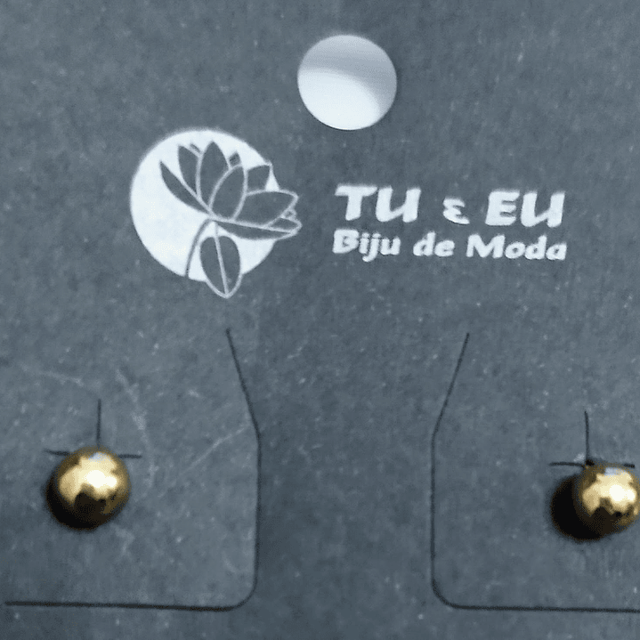 Brincos bolinhas douradas lisas  1