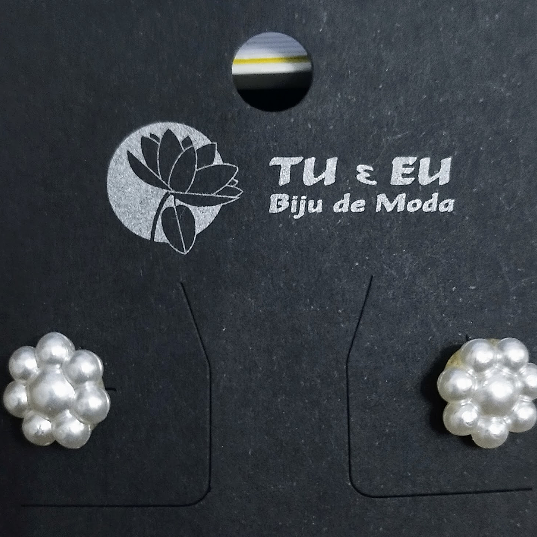Brincos flor em branco  1