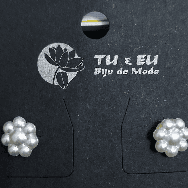 Brincos flor em branco  1