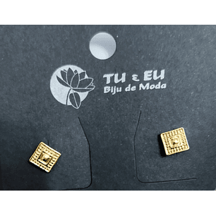 Brincos dourados quadrados 