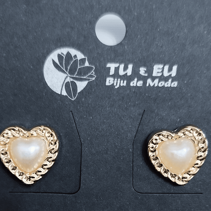 Brincos coração dourado com pérola  1
