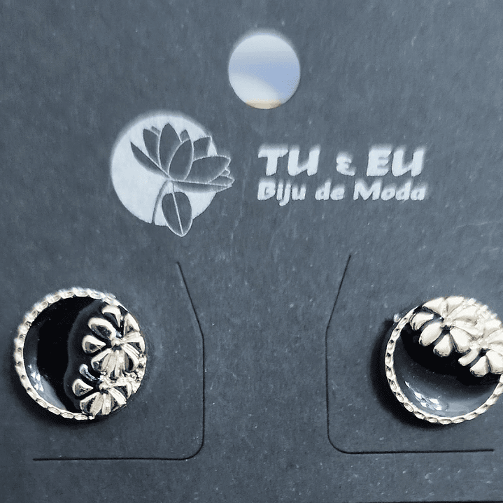 Brincos redondos preto/dourado 1