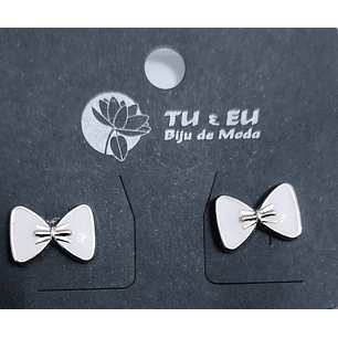 Brincos cor pérola lacinho