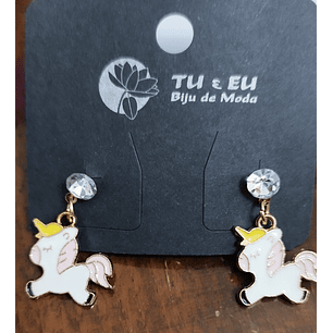 Brincos unicórnio com pedrinha 