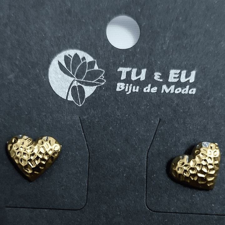 Brincos dourados em forma coração  1