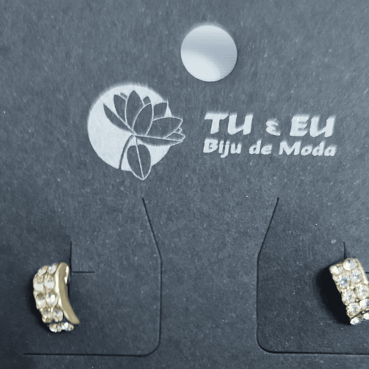 Brincos dourados com pedrinhas  1