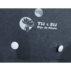 Brincos redondos brancos 