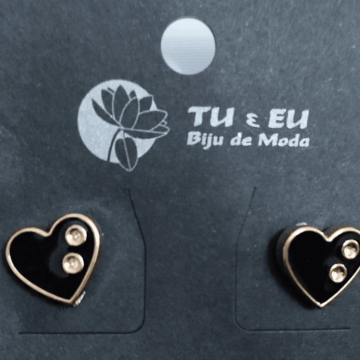 Brincos coração preto com dourado  1