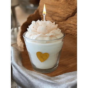 Vela em copo branca com peónia branca e folha de ouro 