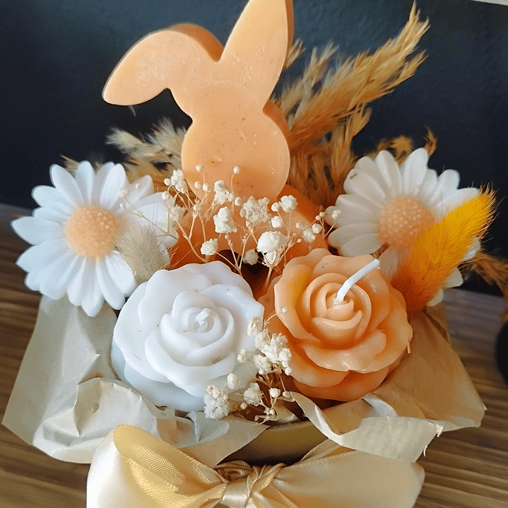 Arranjo flores vela com coelhinho 3