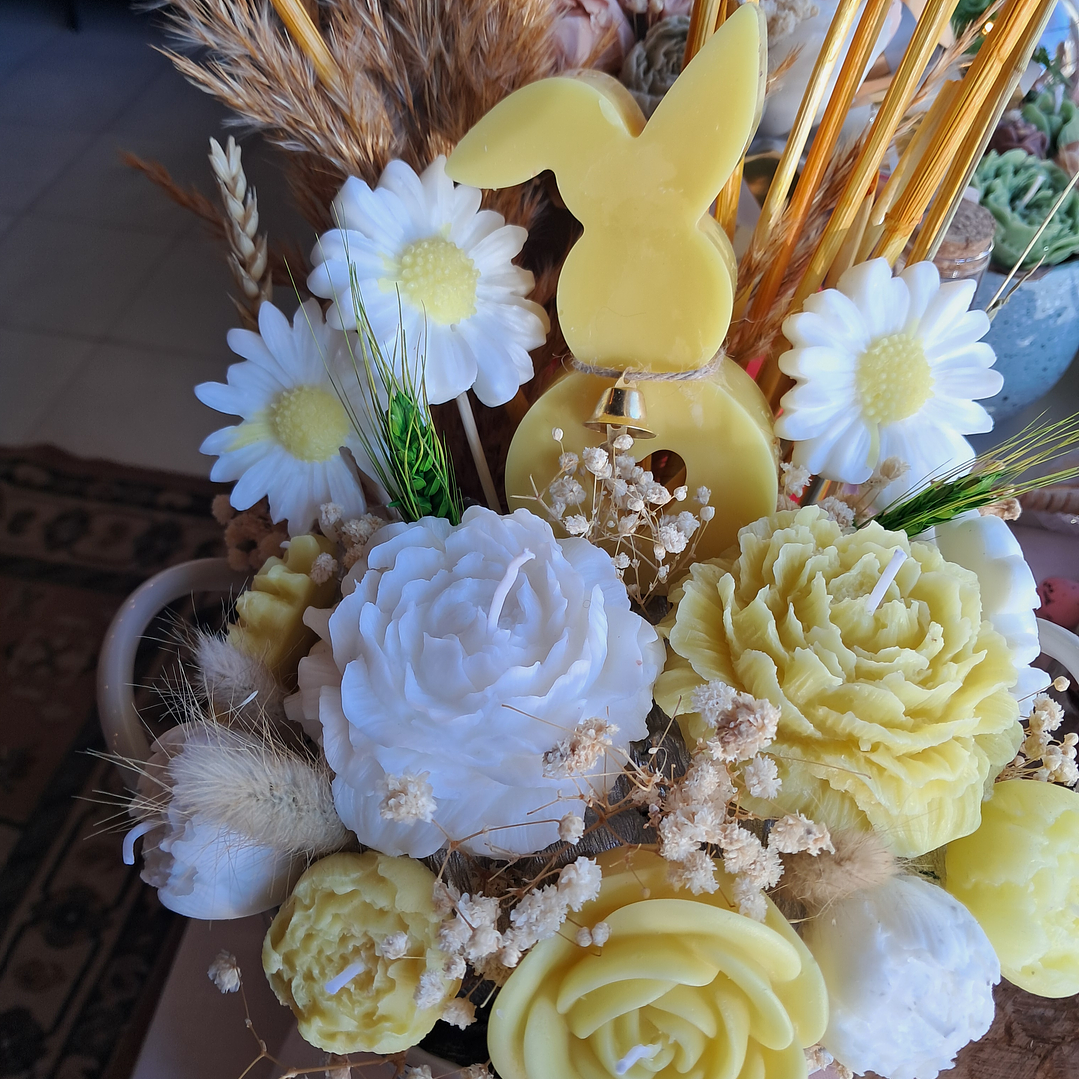 Arranjo coelhinho Páscoa amarelo e branco 1