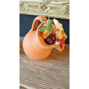 Arranjo em jarro de barro