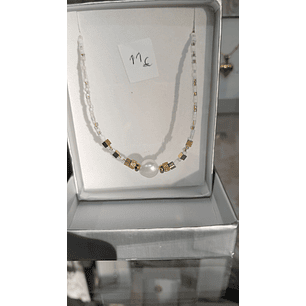 Colar em aço inoxidável com pedrinhas brancas 