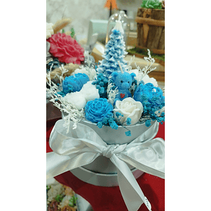 Arranjo com flores em cera tons azul 