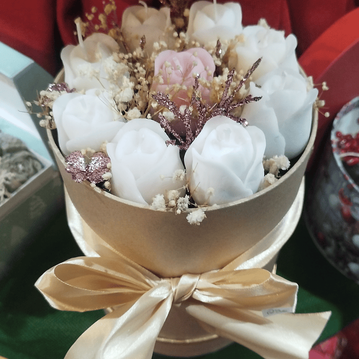 Caixa alta com rosas em cera  1