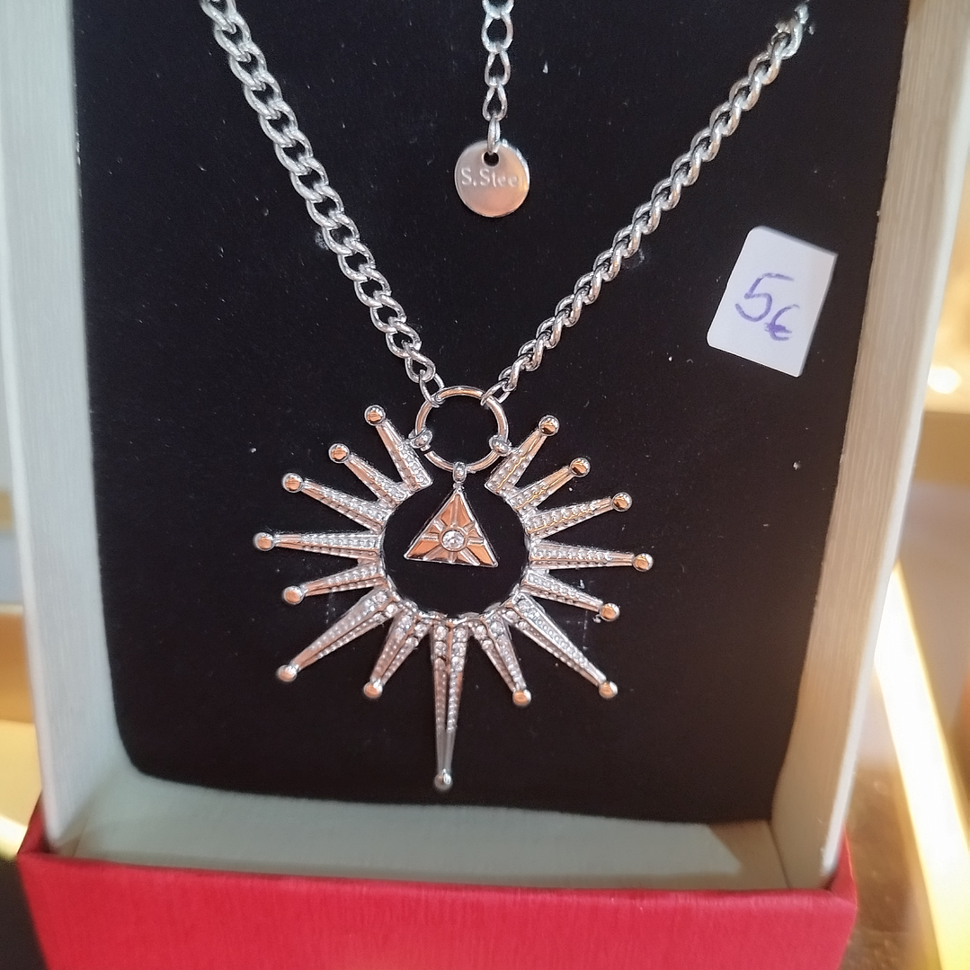 Colar prateado em aço inoxidável  1