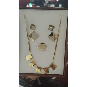 Conj. dourado em aço inoxidável quadrados