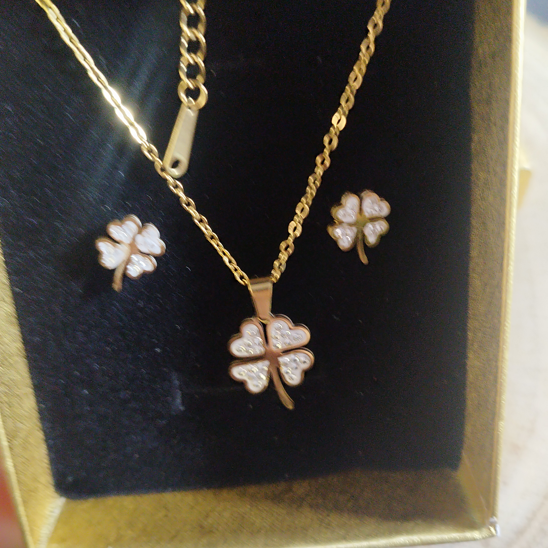 Conj. dourado trevos em aço  1