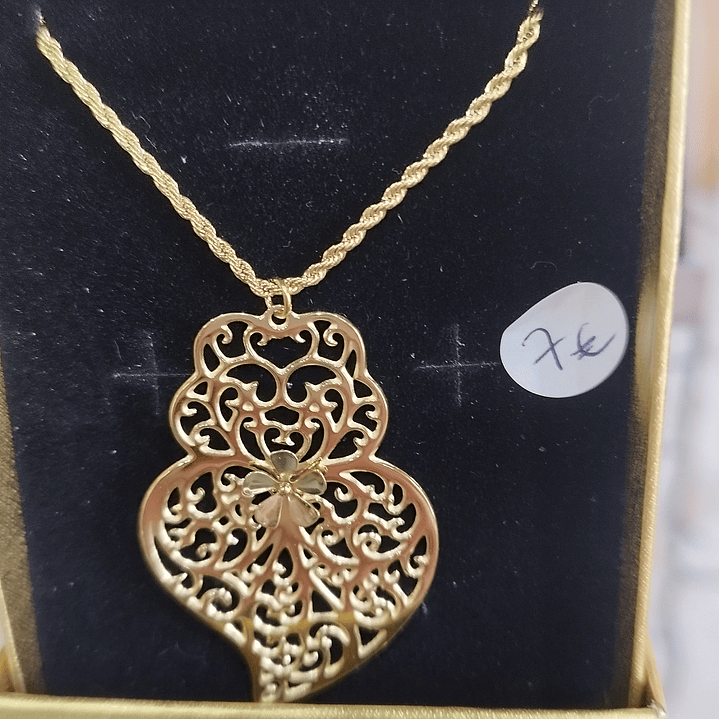 Fio dourado em aço com coração filigrana  1